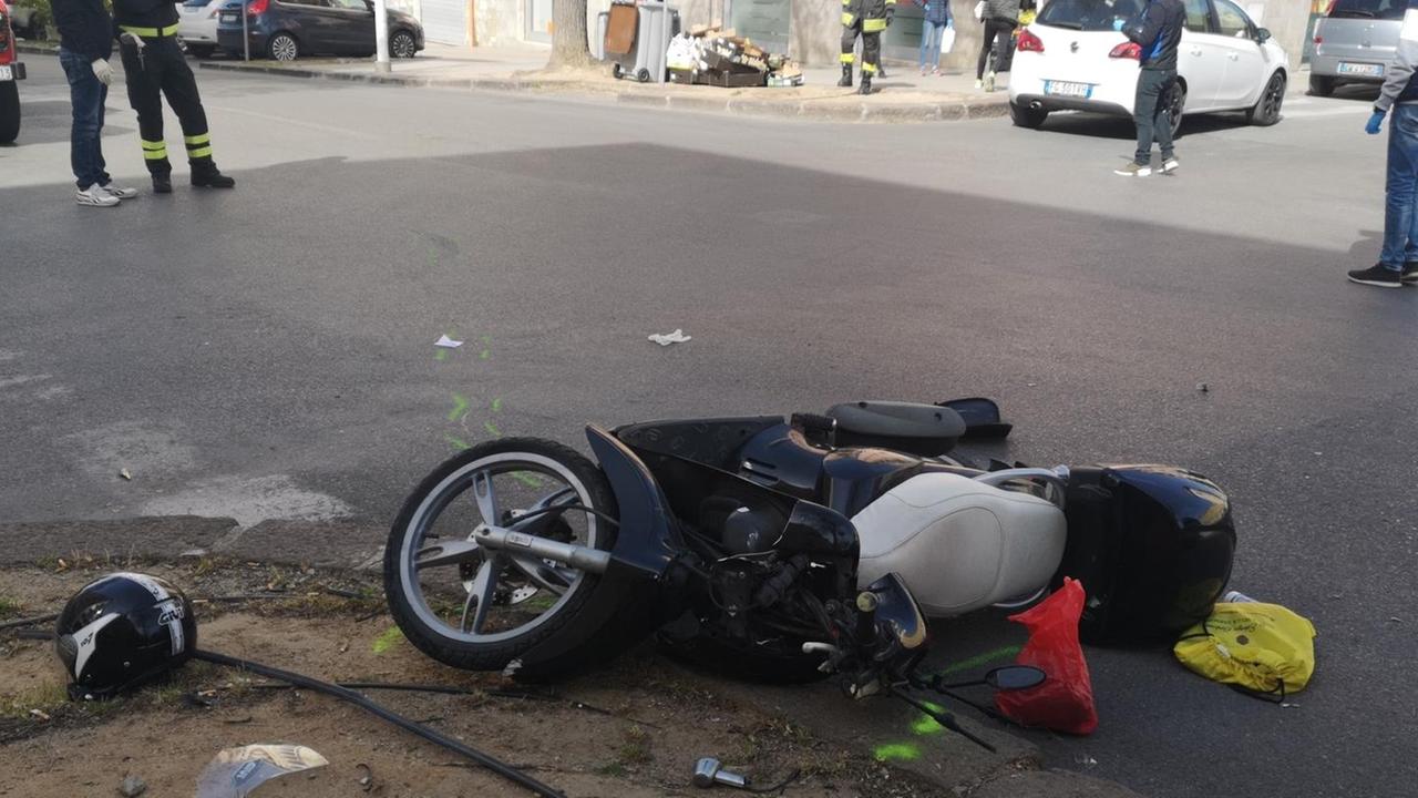 Incidente in via Zanfarino ferito giovane motociclista