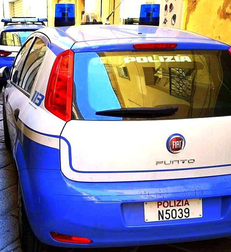 Via Napoli, parrucchiere al lavoro interviene la polizia: sanzionato