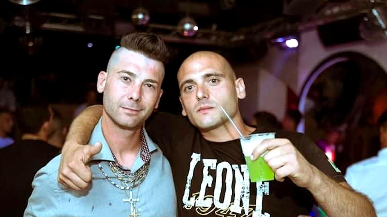 Michele Loi (a destra) con l'amico Stefano Vacca, vittime del pestaggio
