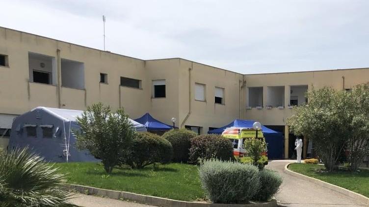 Ossi, il paese in ginocchio: «Ma qui non è Codogno»