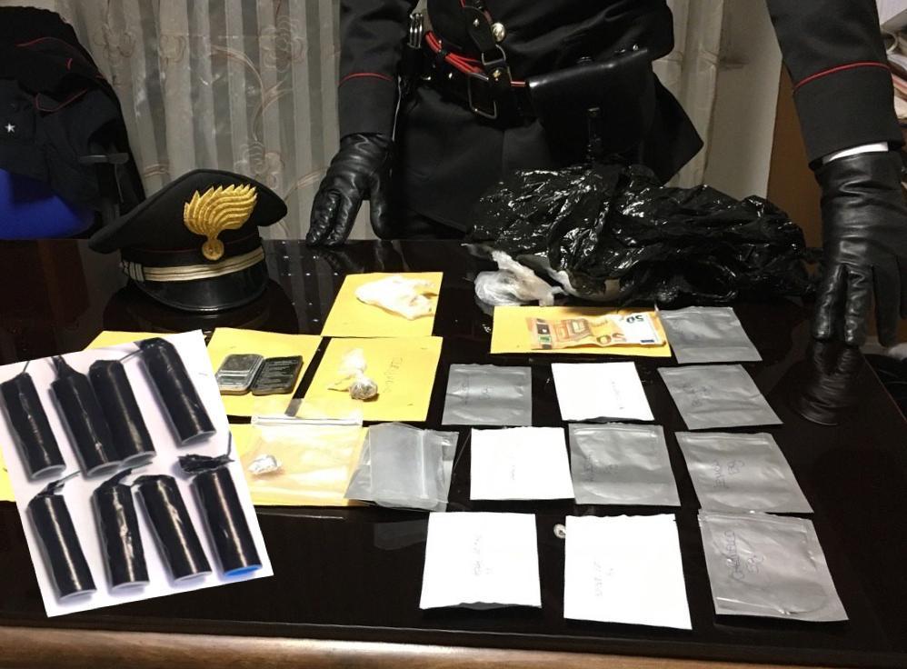 Villamar, droga ed esplosivo in casa: arrestato