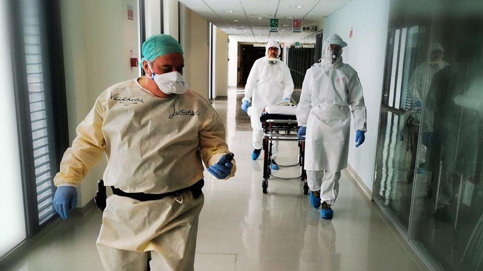 Sanitari in servizio all'ospedale Santo Stefano di Prato