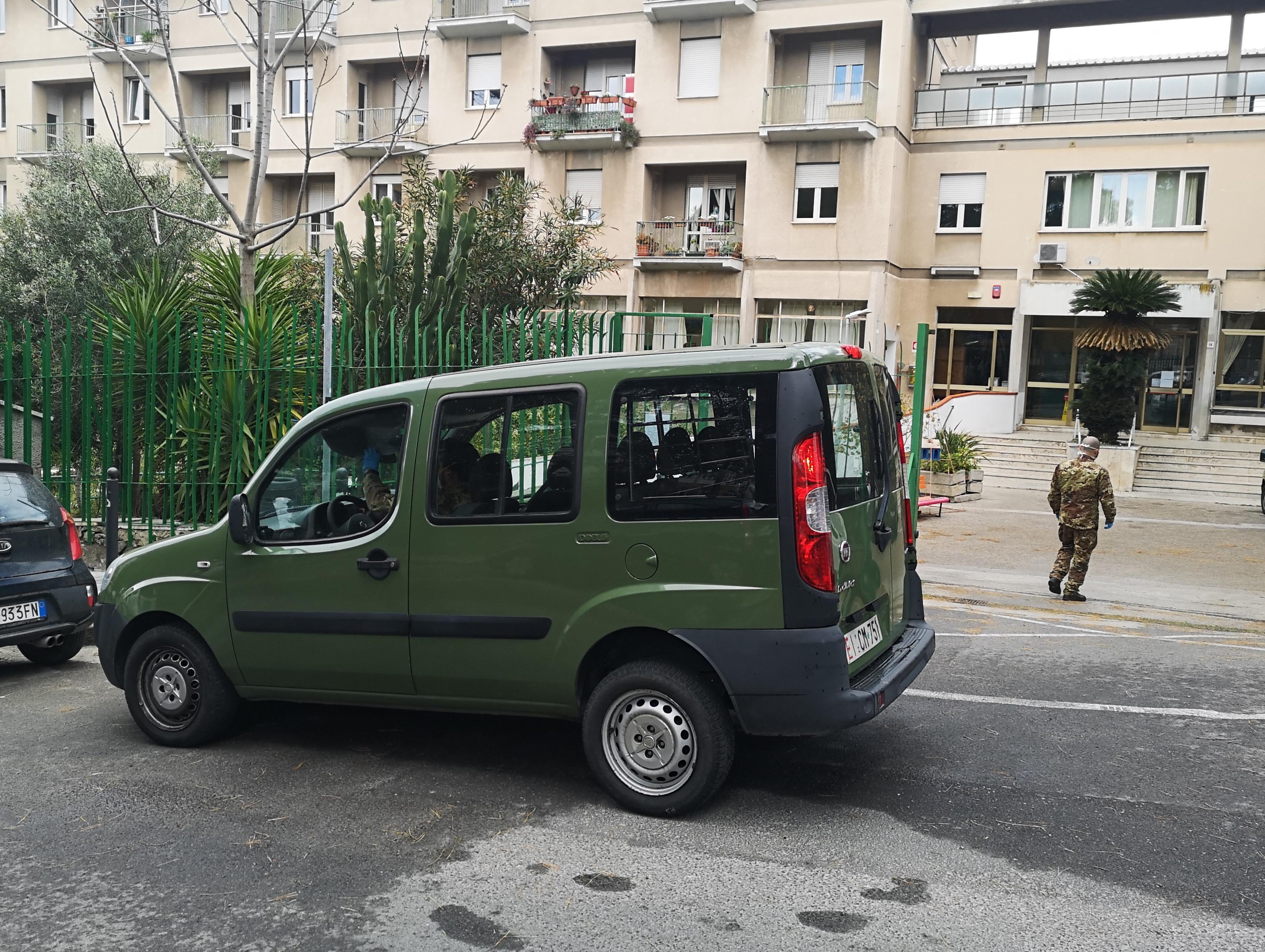 Numerosi ospiti di Casa Serena sono assistiti dai medici militari