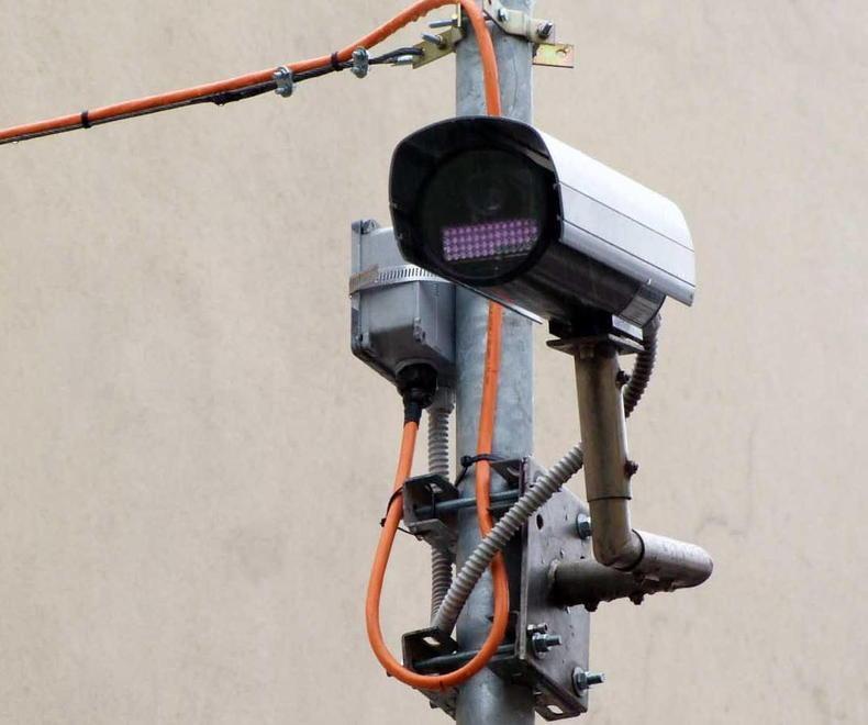 Via libera all’acquisto di 38 telecamere che leggono le targhe 