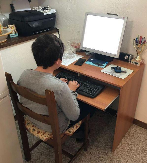 Per il bambino che metteva il banco in campagna arriva la connessione 