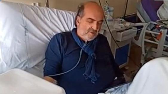 Il dottor Fidanzi saluta i suoi pazienti dal letto del reparto Covid al Lotti