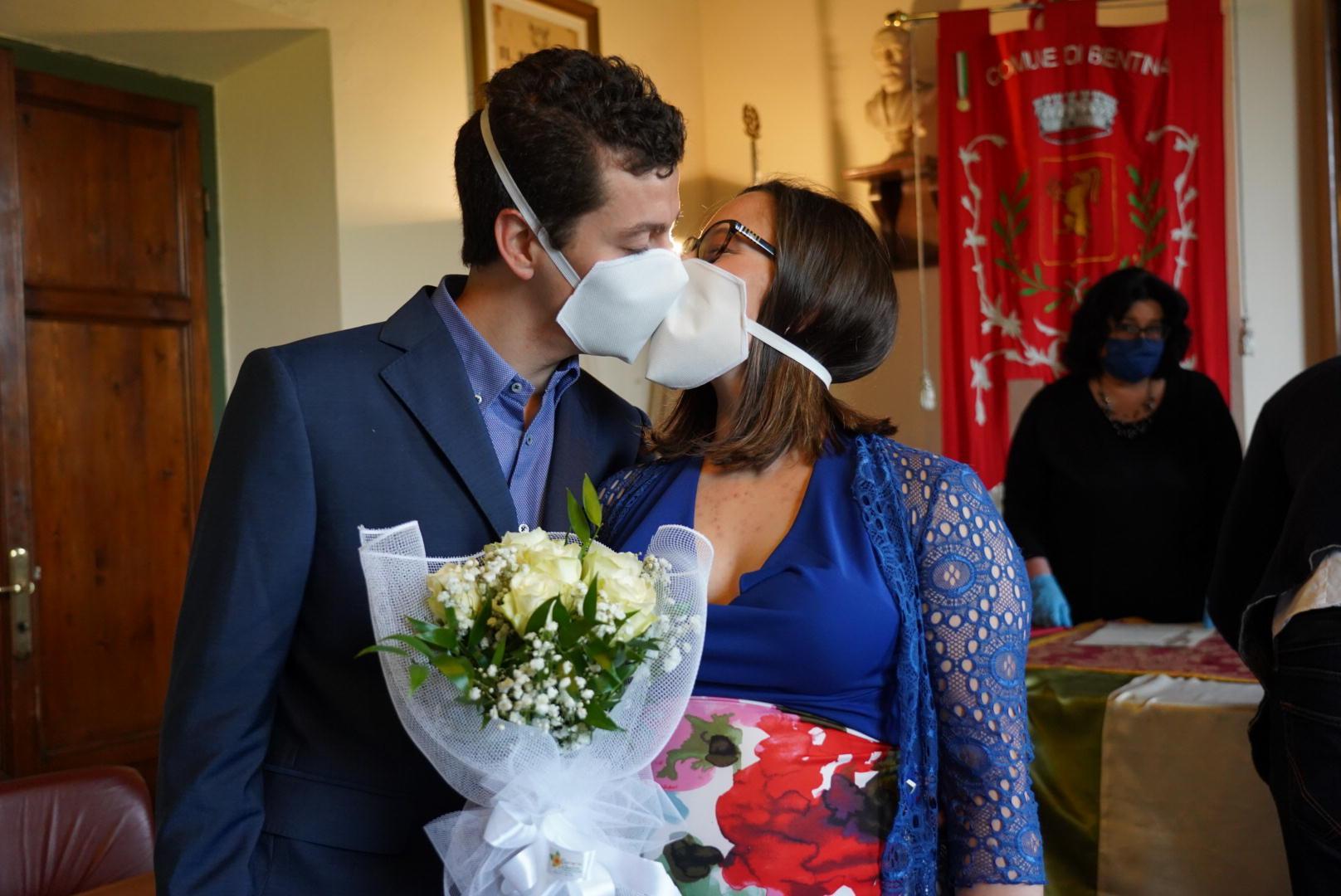 Gabriele è in arrivo e mamma e papà si sposano perché l’amore vince sulla paura