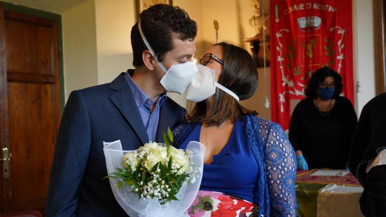 Gabriele è in arrivo e mamma e papà si sposano perché l’amore vince sulla paura
