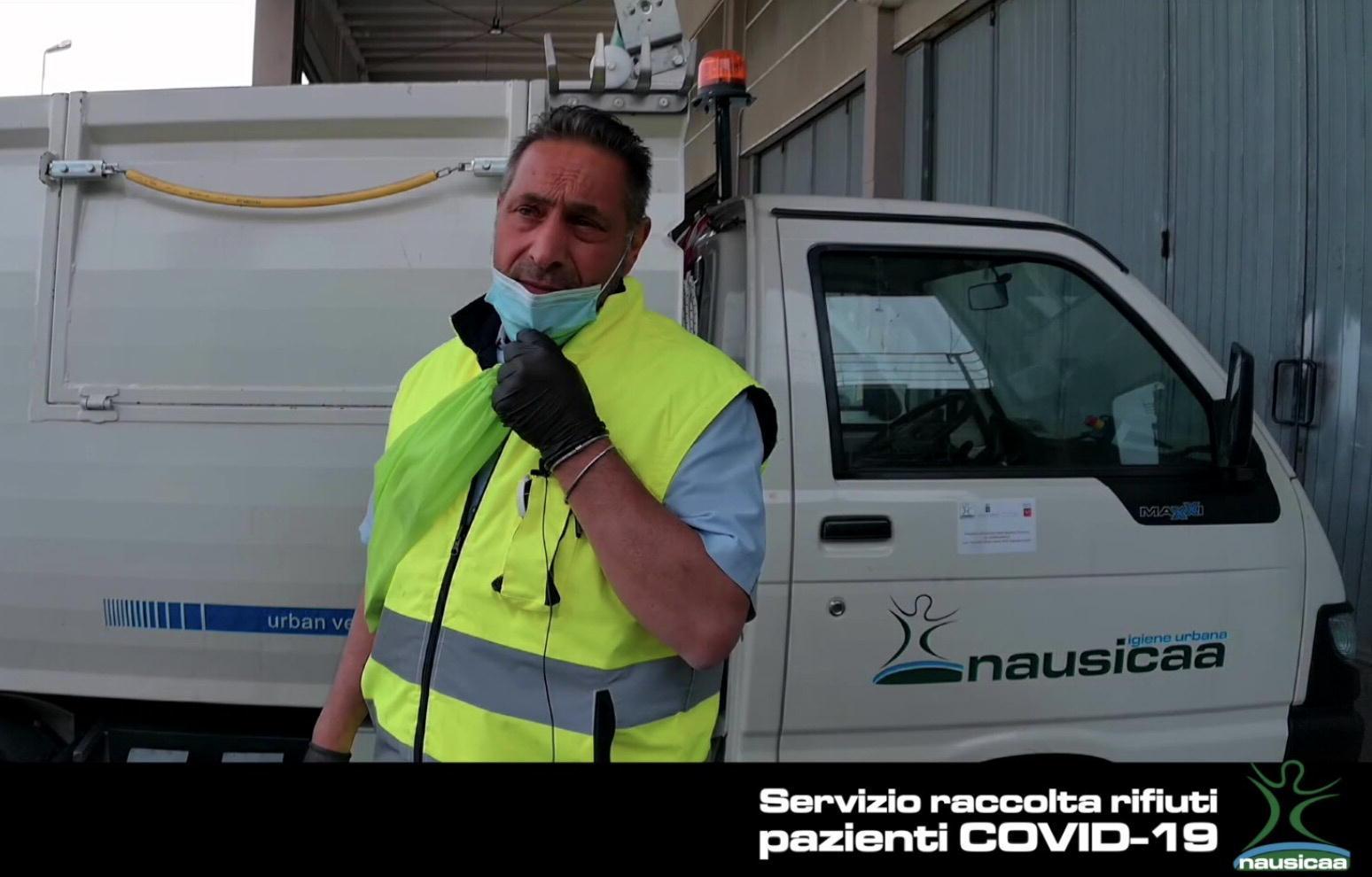 L'altra prima linea di Valerio: «I rifiuti dei cittadini positivi al Covid li raccolgo io» 