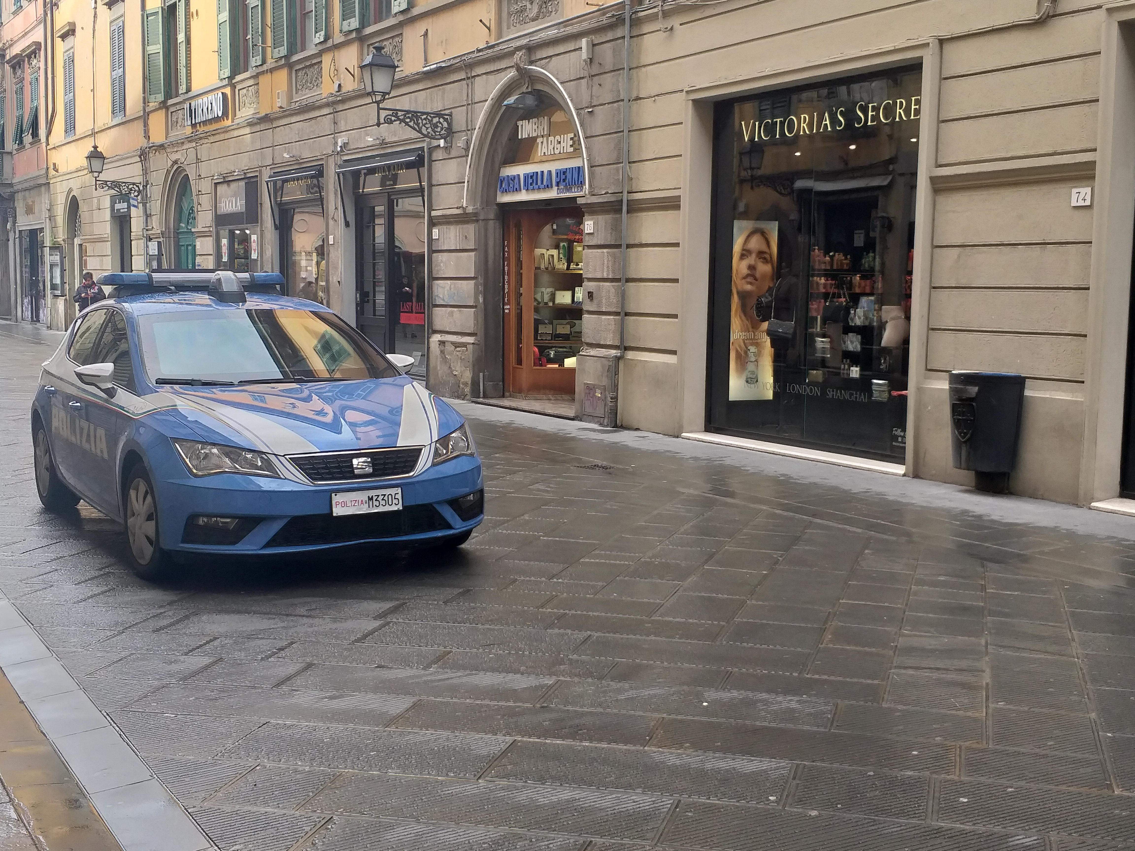 Una volante di polizia in Corso Italia (archivio)