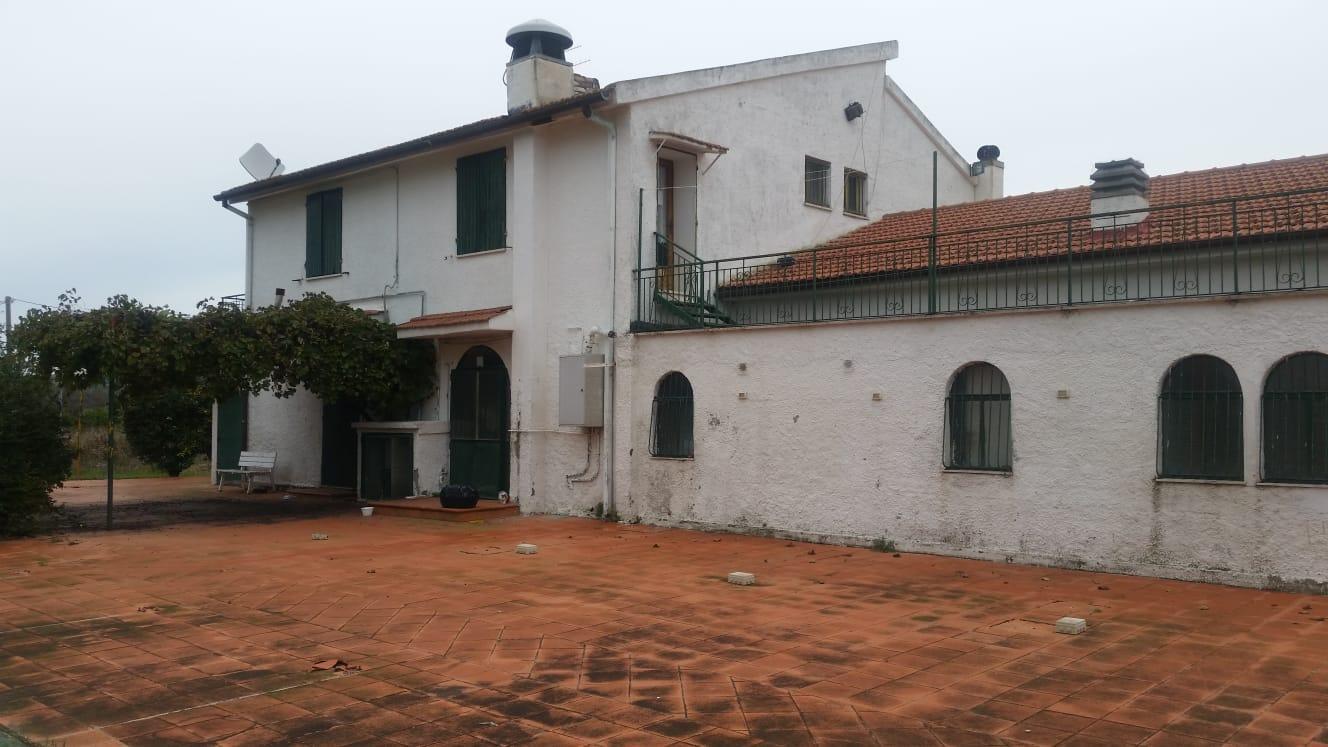 La residenza-rifugio per senzatetto nella campagna di Rispescia dove verrà fatta la sanificazione