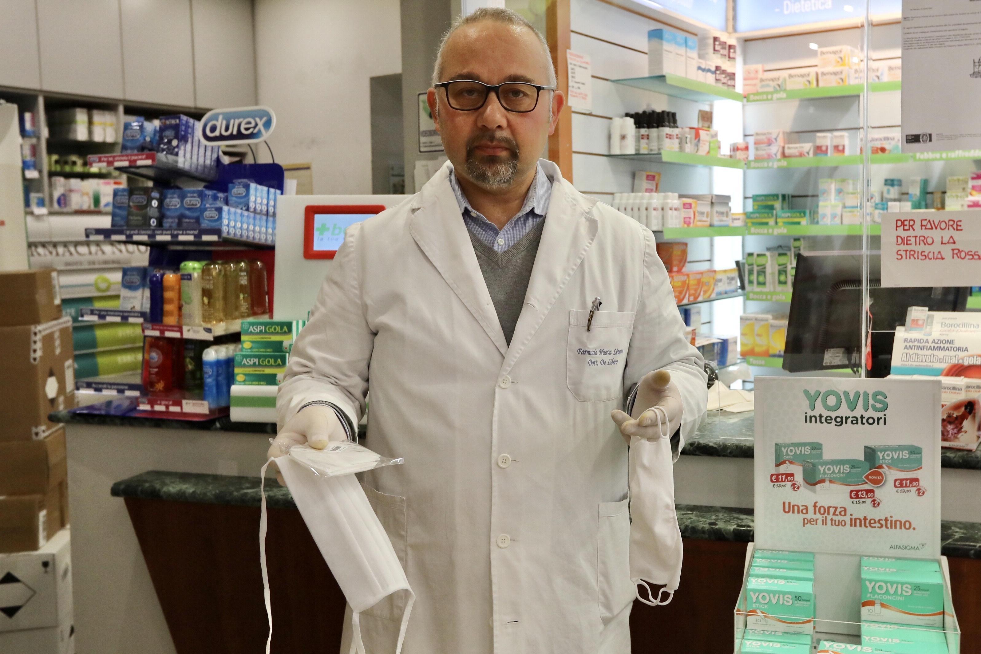 Mascherine gratis, da lunedì 20 aprile la consegna nelle farmacie e in 12 supermercati 