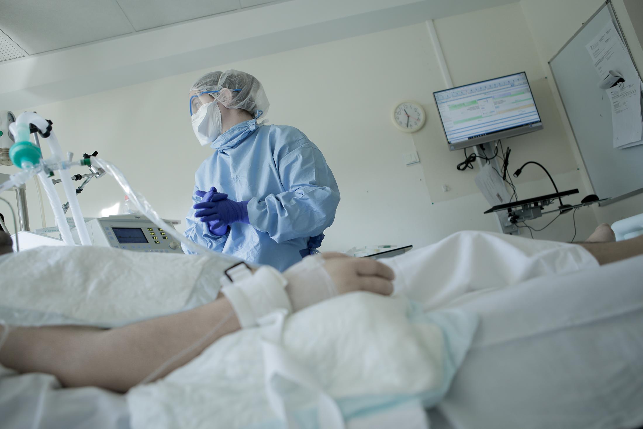 Coronavirus, 8.372 i casi positivi: sfondata la soglia dei 100mila tamponi