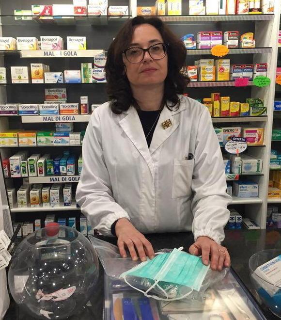 Si distribuiscono altre mascherine nei supermercati e nelle farmacie 