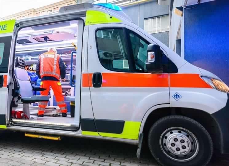Muore in casa a 63 anni stroncato da un malore 