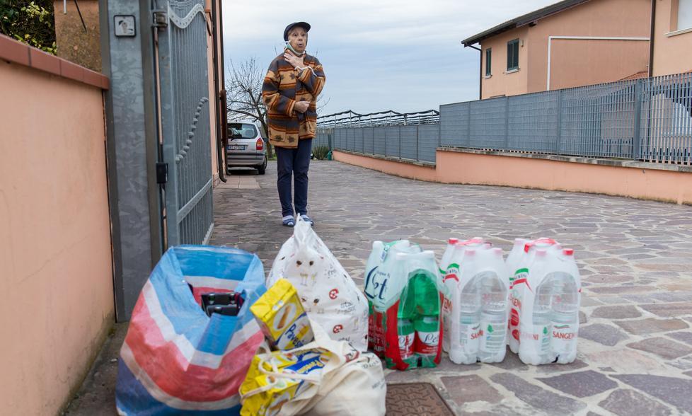 Più cibo e ascolto anziani Nuove priorità dei volontari 