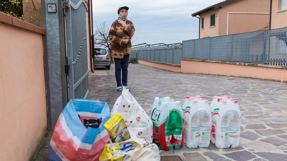 Più cibo e ascolto anziani Nuove priorità dei volontari