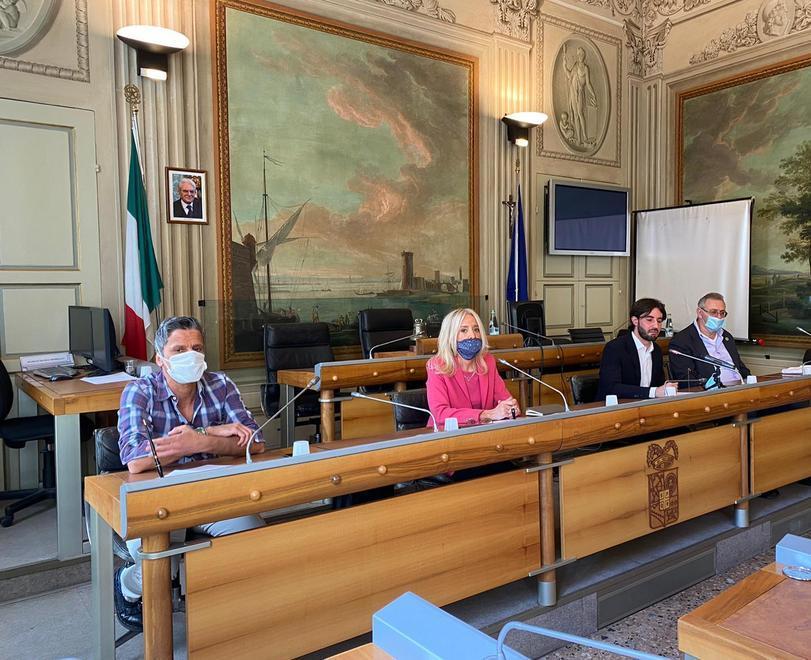Le maglie del Centenario all’asta (e già aggiudicate) per finanziare la lotta al virus