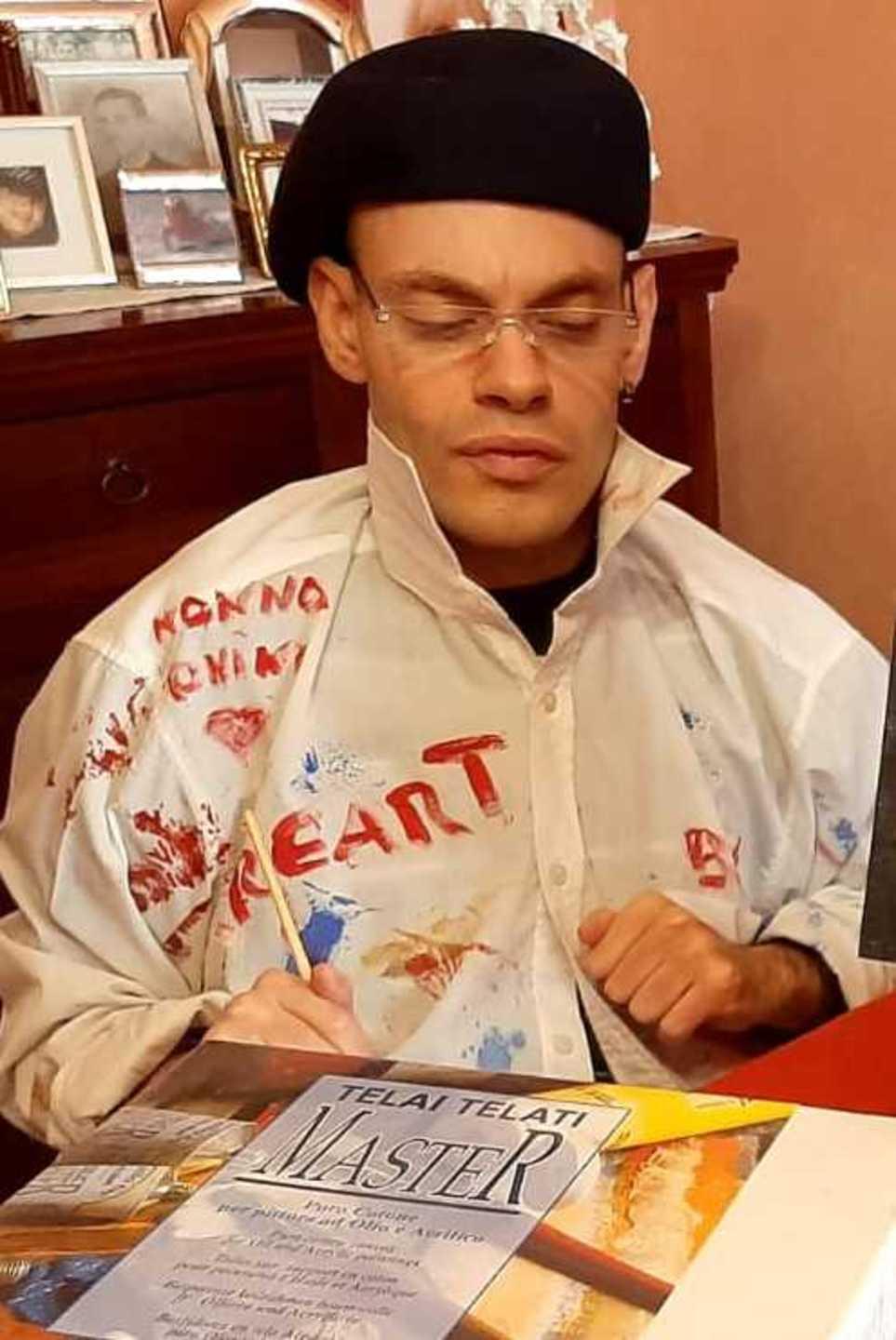 Colori, pennelli e tele in regalo per il giovane artista disabile 