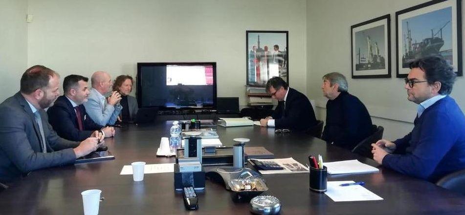 I partecipanti al primo incontro che si è svolto a Genova