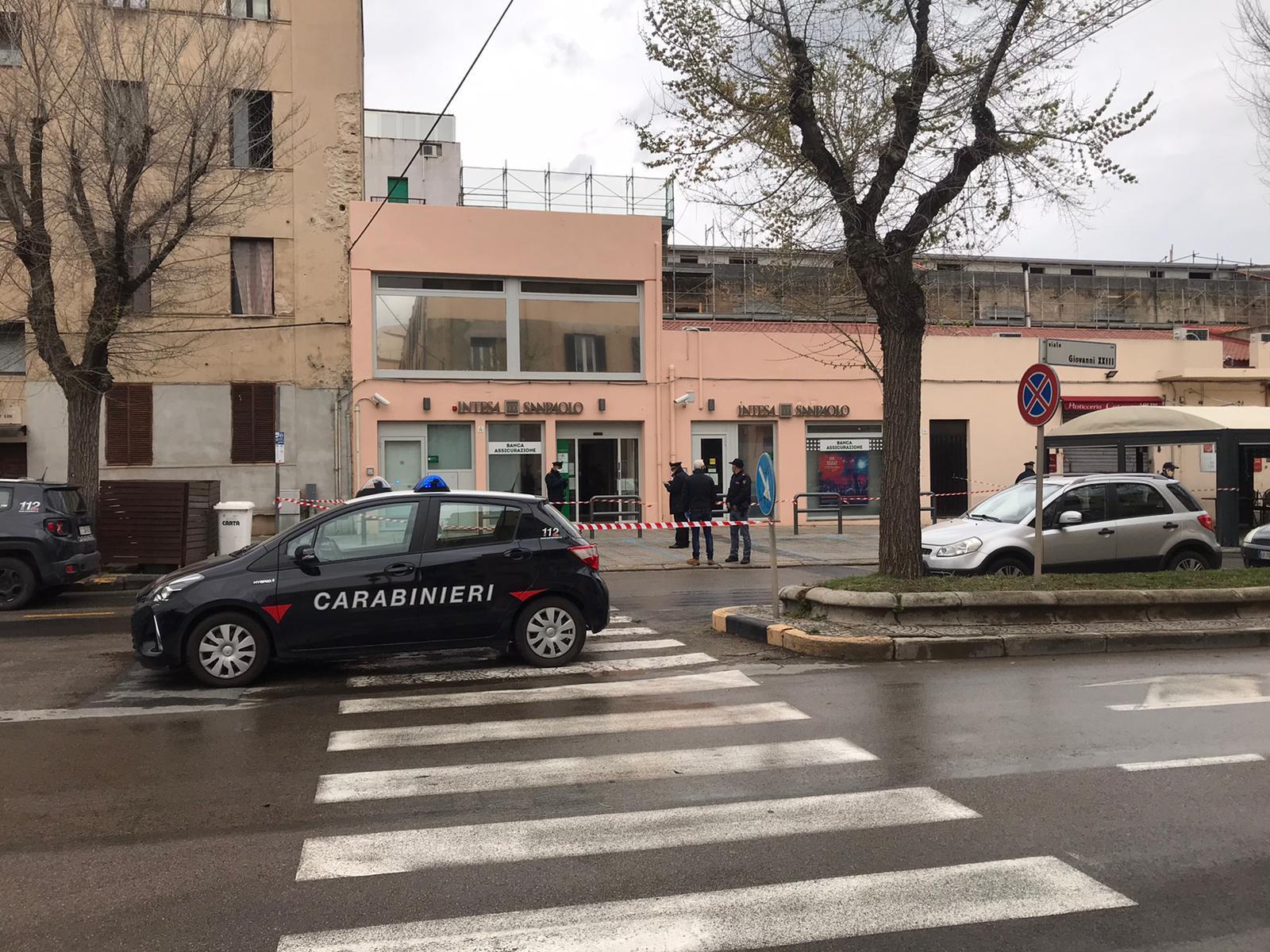 Alghero, allarme bomba davanti alla Banca Intesa