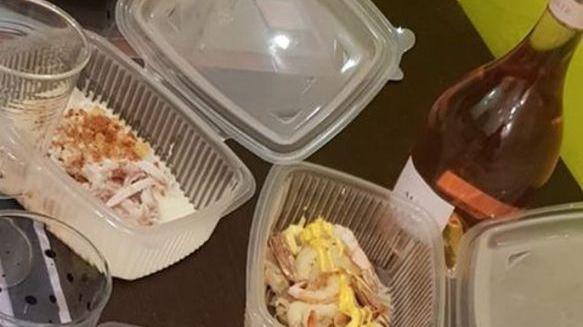 Dall’aperitivo serale al pasto a domicilio così i ristoratori provano a non mollare