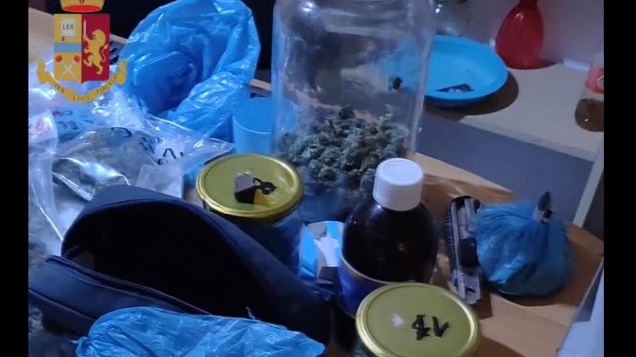 Trasforma la cantina in una centrale di spaccio: arrestato