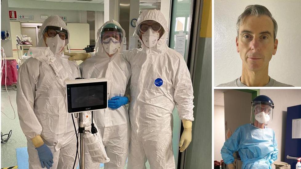 Il dottor Andrea Pescini, dirigente medico dell’unità operativa di Anestesia e Rianimazione Interdipartimentale, al lavoro a Cisanello e insieme a persone del suo staff