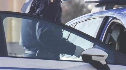 Andavano in auto da un amico agli arresti domiciliari: multati