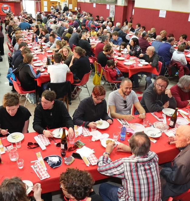 Coronavirus, il 25 Aprile a Reggio Emilia: i cappelletti antifascisti si condividono attraverso un clic 