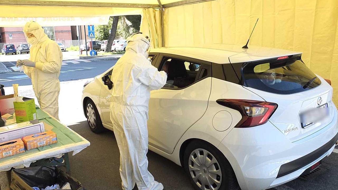 Tamponi in auto: a Pisa li fanno già da settimane