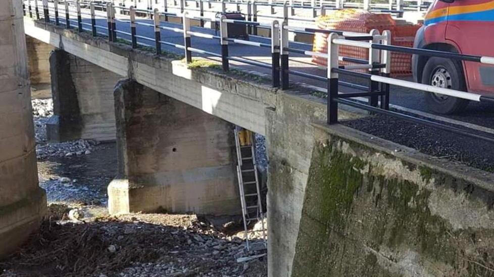 Ponte sul Penolo: lavori fermi e pericoli