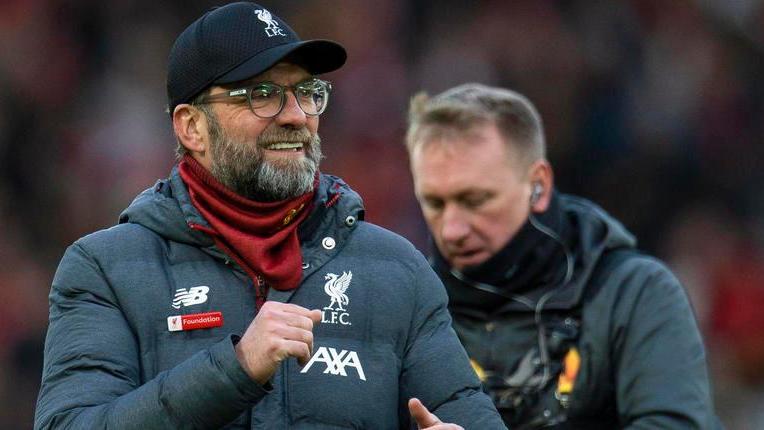 «Cucino uova, imparo il nodo alla cravatta e tutto su Ironman» La quarantena di Klopp