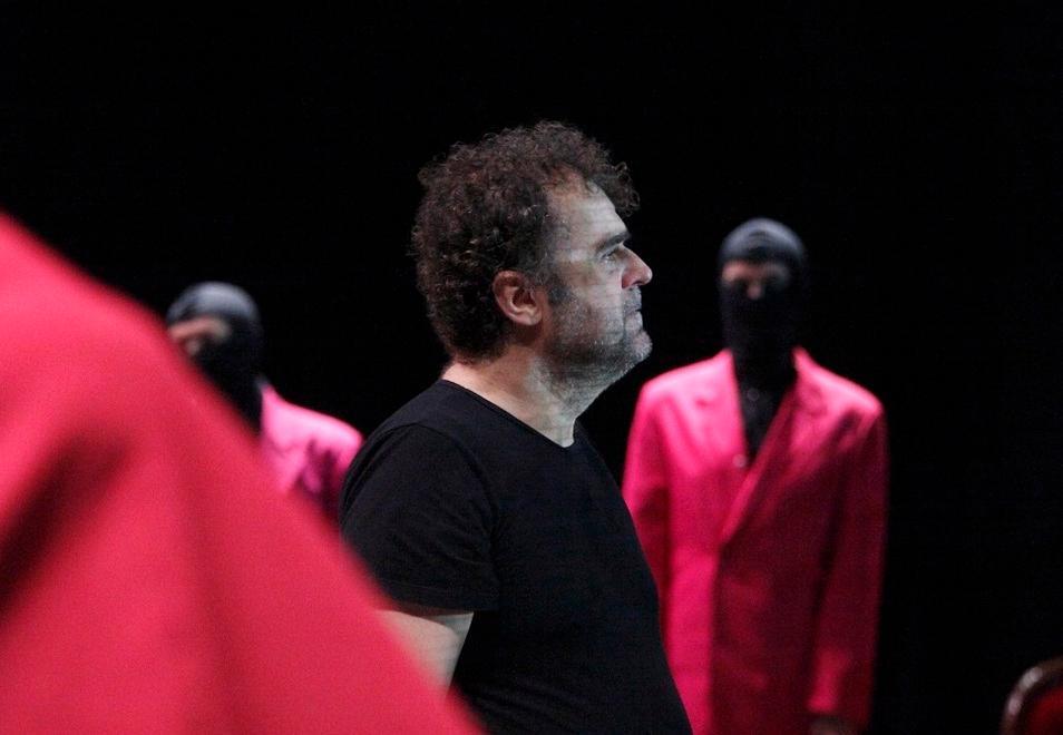 Pippo Delbono, il teatro e Covid che ci chiude in casa «Bisogna dirsi ti voglio bene» 