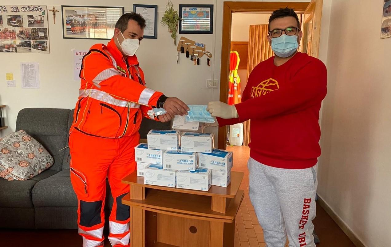 Uri, le mascherine le dona il basket 