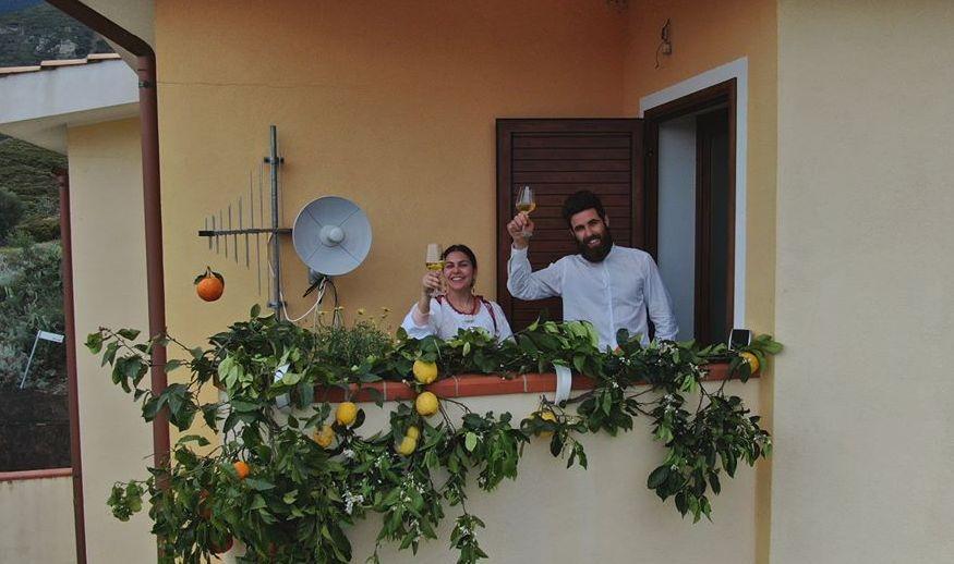 Coronavirus, Muravera non si ferma e la sagra si fa sul balcone 