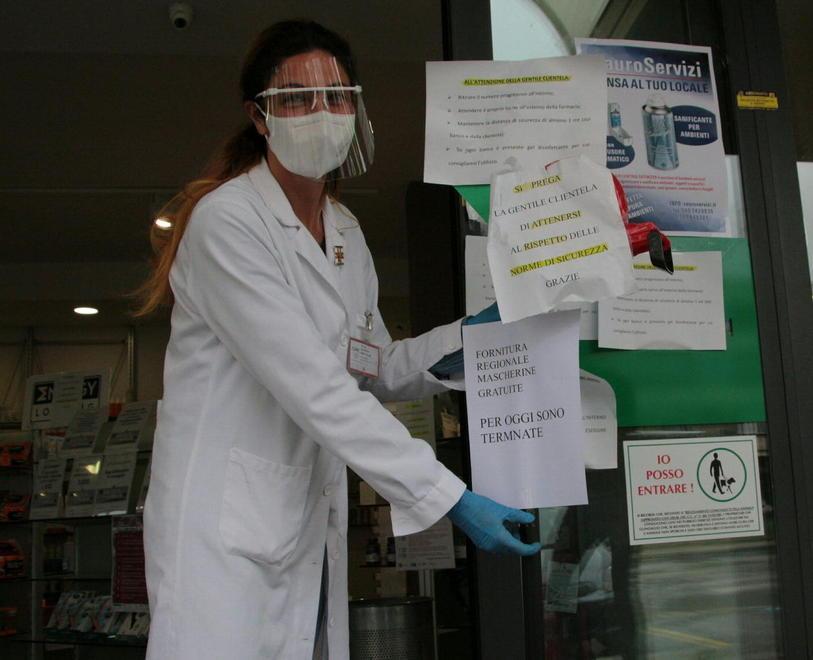 Mascherine esaurite in farmacie e supermercati: ma ne arrivano altre 