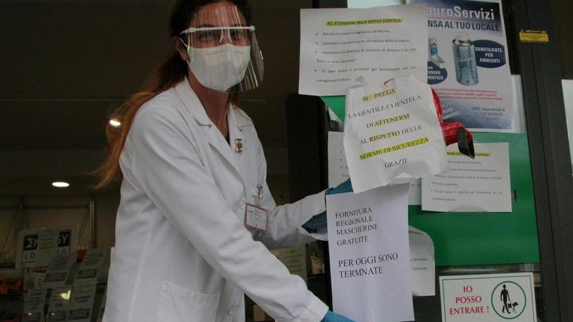Mascherine esaurite in farmacie e supermercati: ma ne arrivano altre