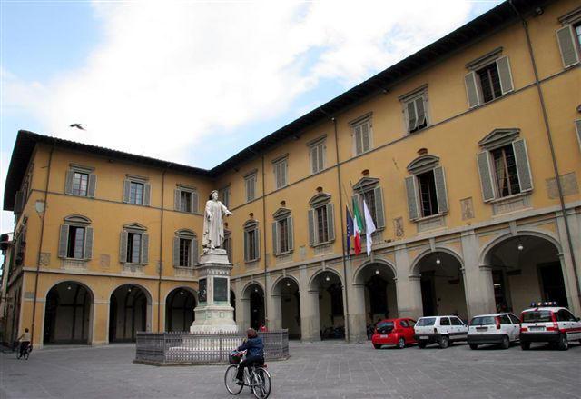Il palazzo comunale di Prato