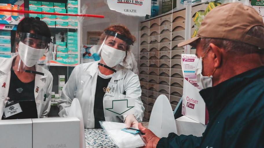 Coronavirus, farmacie prese d’assalto e mascherine finite in appena due ore