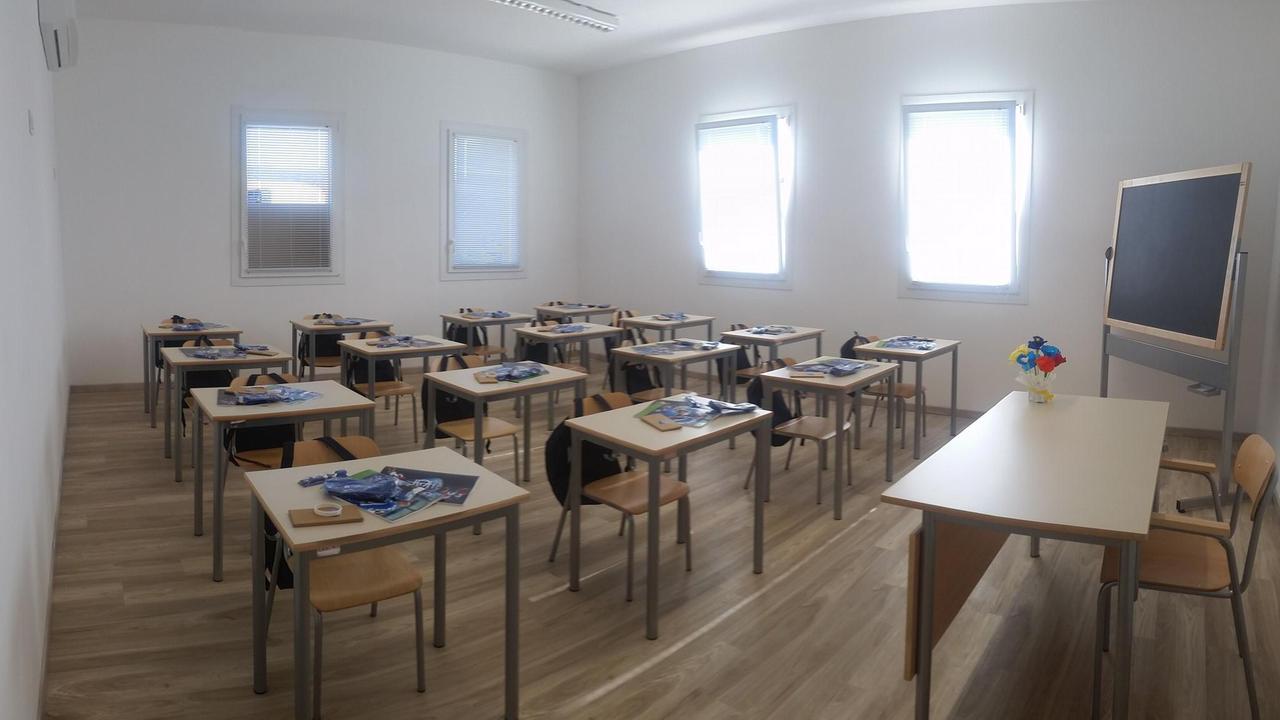Un'aula in una scuola empolese (foto archivio)