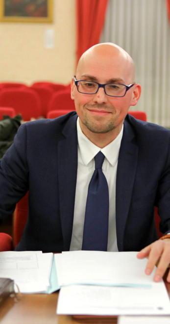 «Ampliamo le concessioni agli stabilimenti balneari»