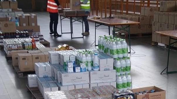 Il Palahockey Fanticini trasformato in magazzino per accogliere donazioni