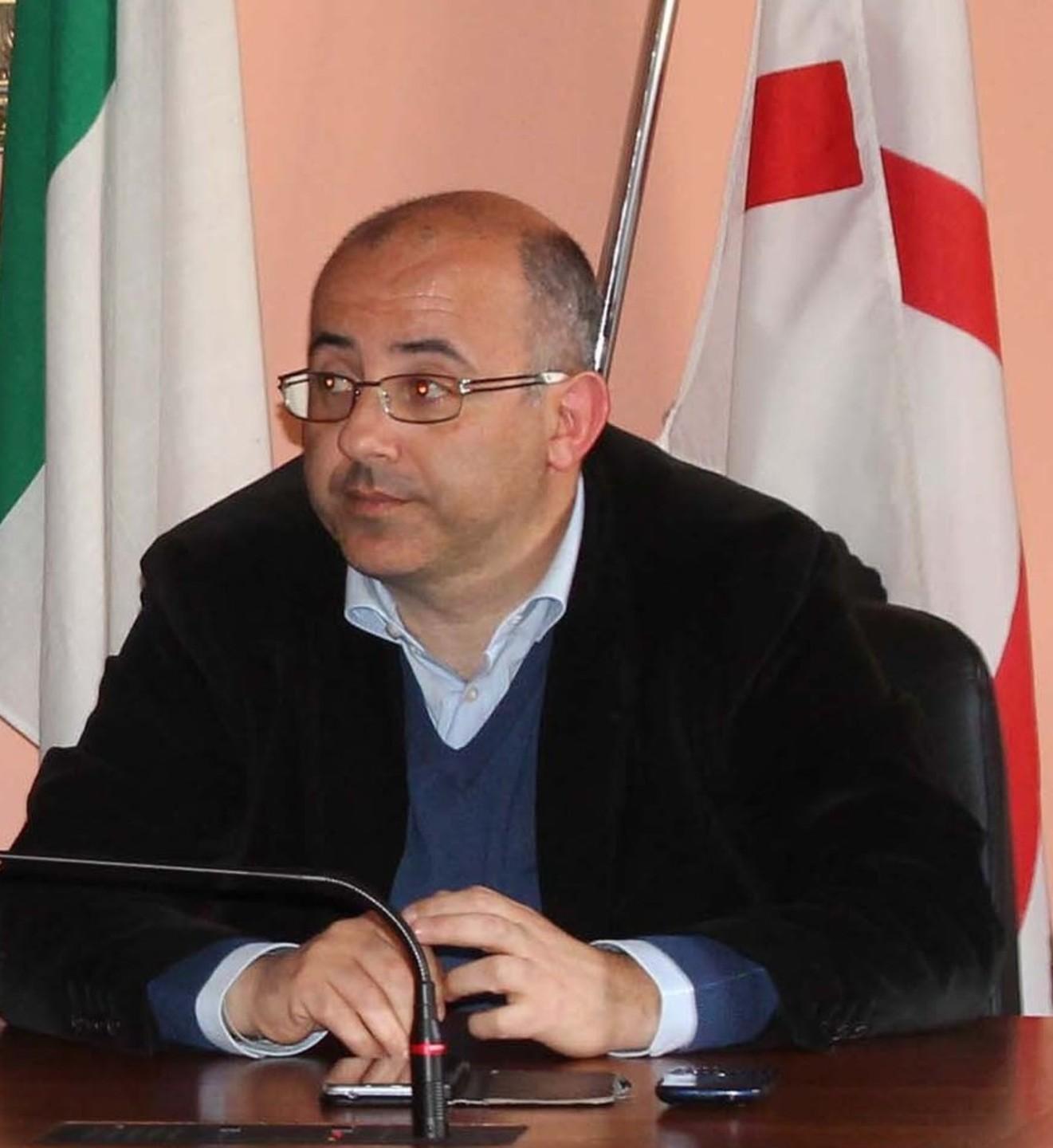 Pacchi viveri e altre mascherine: la solidarietà va avanti tutta