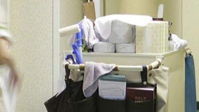 5 addetti alle pulizie in hotel e appartamenti