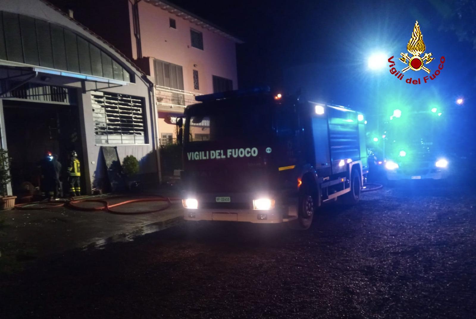 L'intervento dei vigili del fuoco in via Cordoba d'Argentina