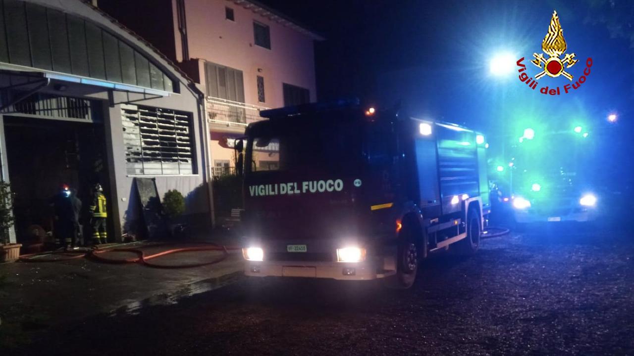 L'intervento dei vigili del fuoco in via Cordoba d'Argentina
