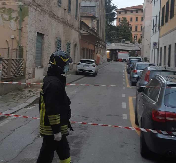 L’intervento dei vigili del fuoco in via Scannavini
