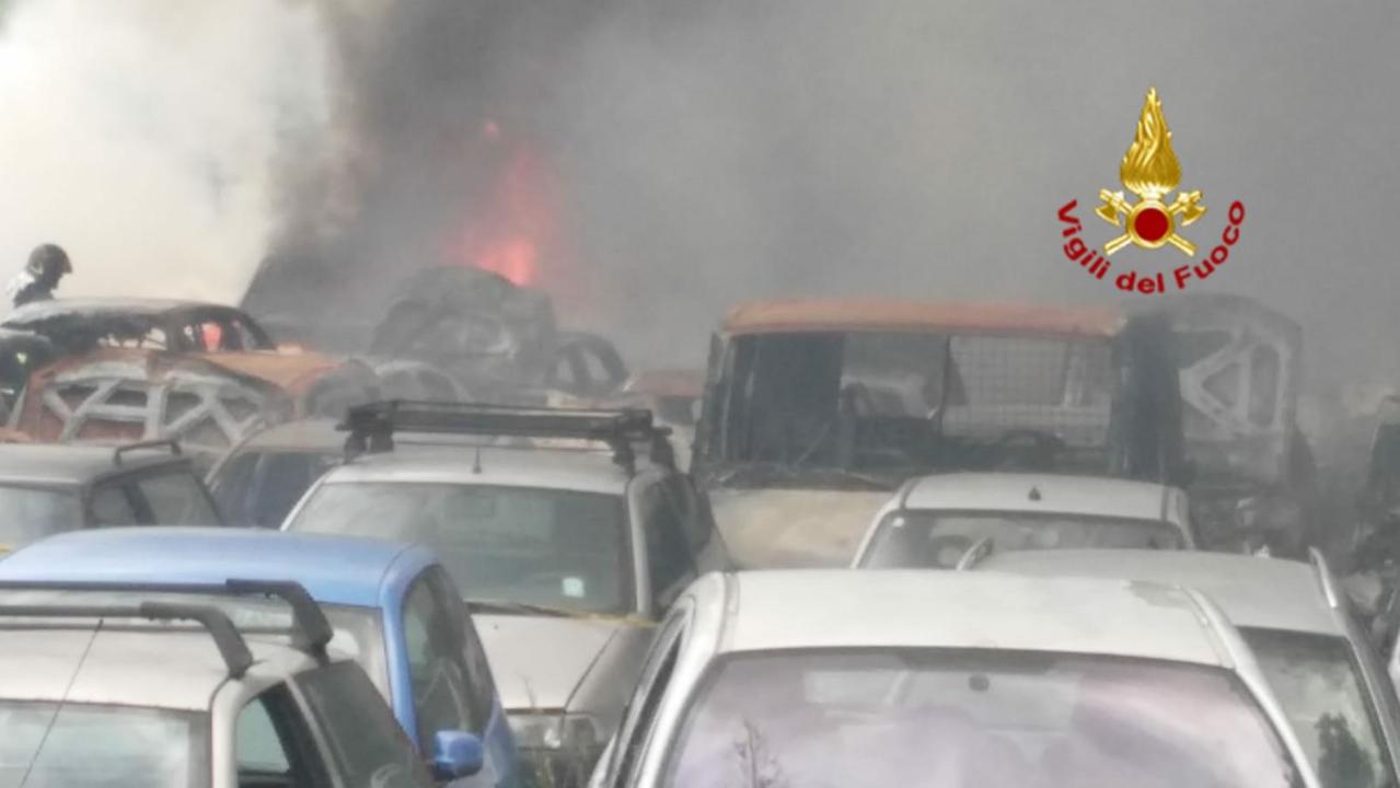 L'intervento dei vigili del fuoco in via Viottolo del Porcile