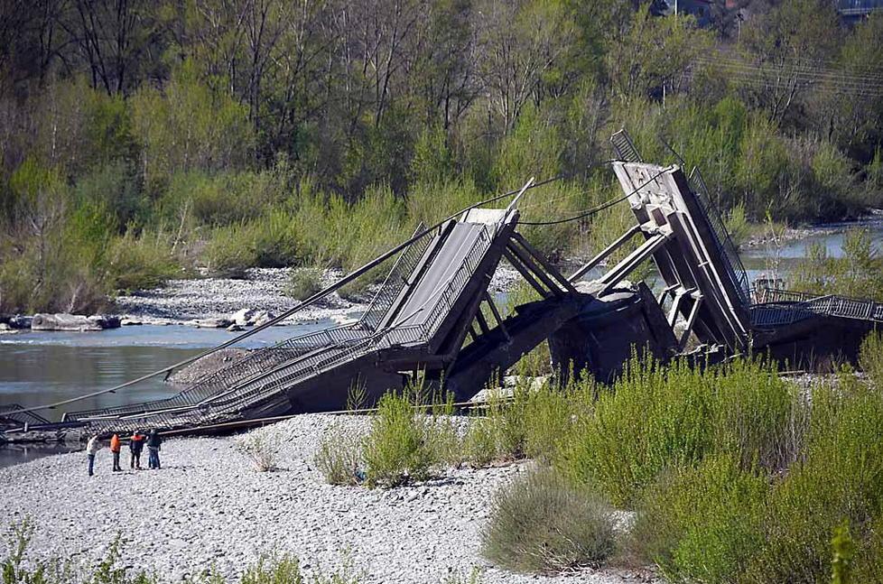 Ponte crollato: indagati solo i tecnici. Ecco tutti i nomi dei professionisti 